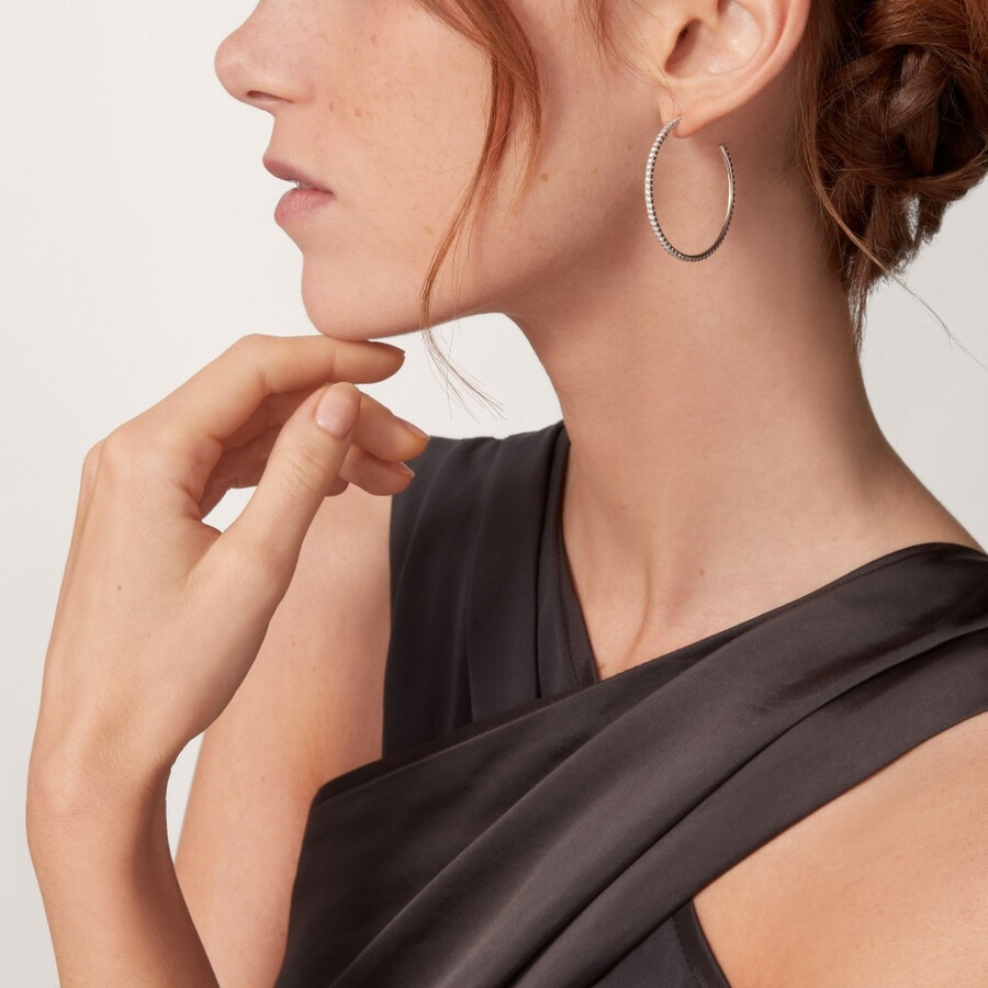 orecchini a cerchio etincelle de cartier modello grande pavé