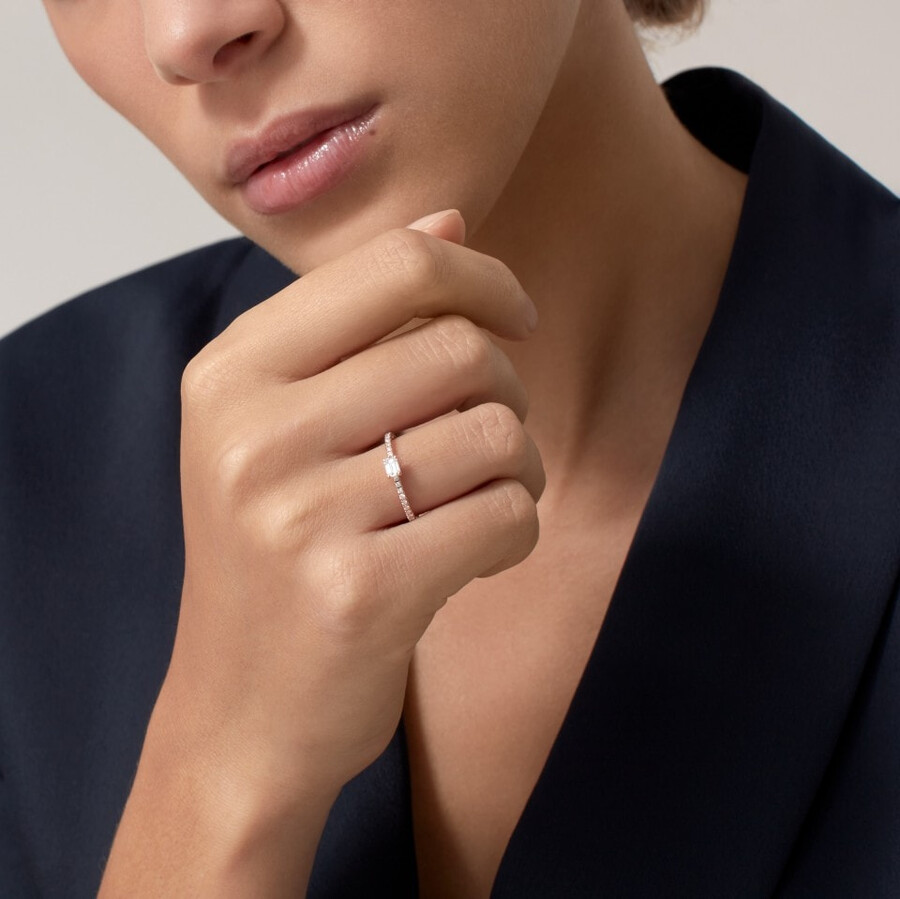 anello etincelle de cartier diamante taglio smeraldo pavé