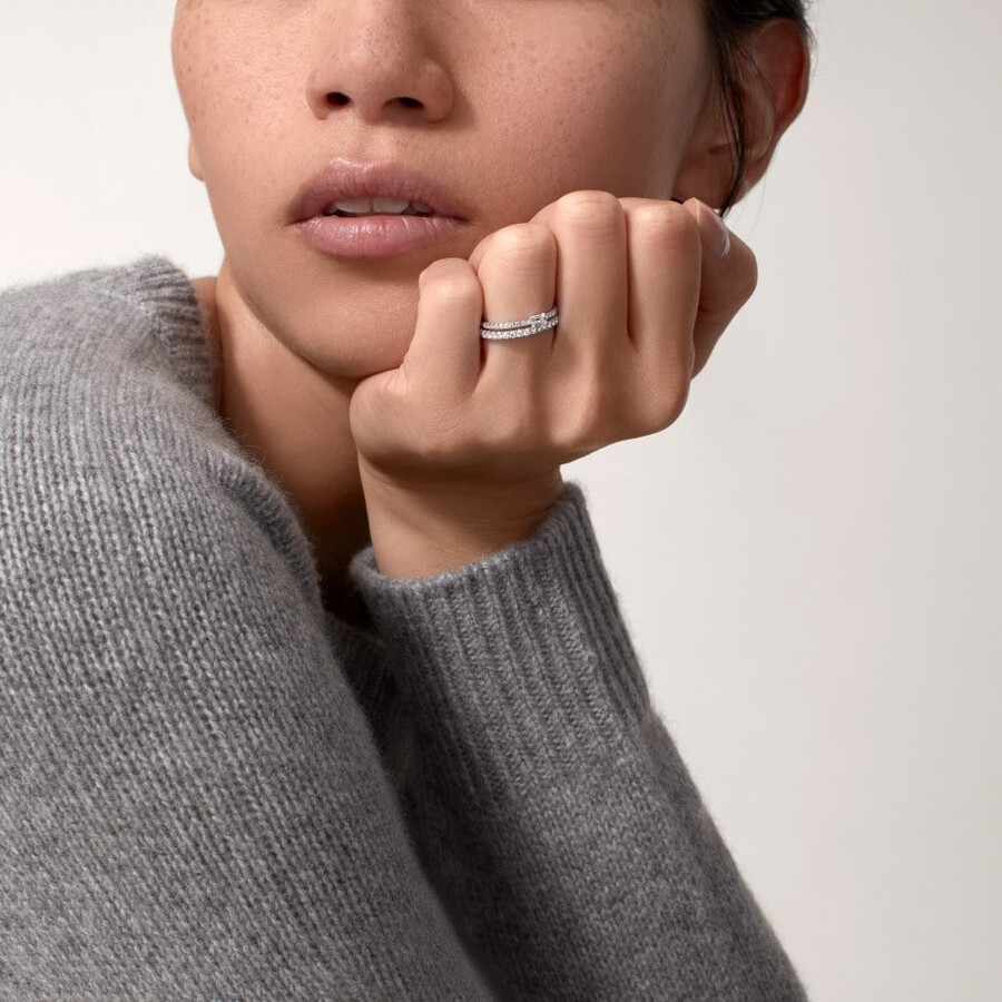 anello etincelle de cartier diamante taglio smeraldo pavé