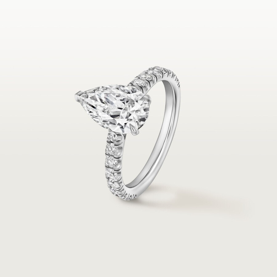 solitario del 1895 diamante a forma di pera pavé