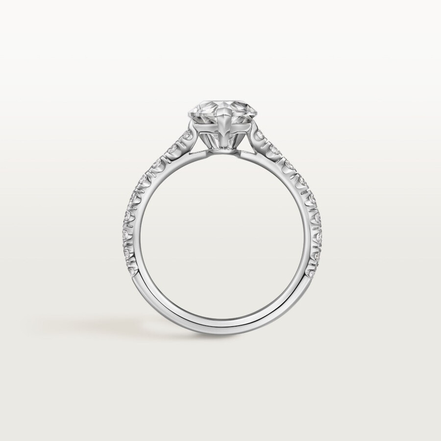 solitario del 1895 diamante a forma di pera pavé